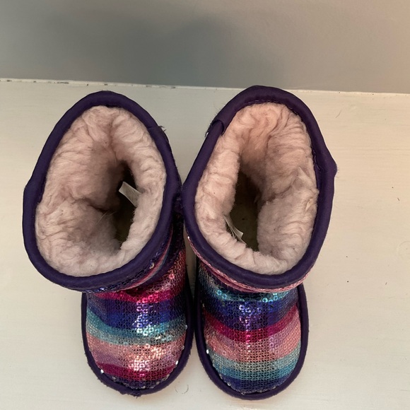 Toddler Sequin Ugg boots - Picture 4 of 6